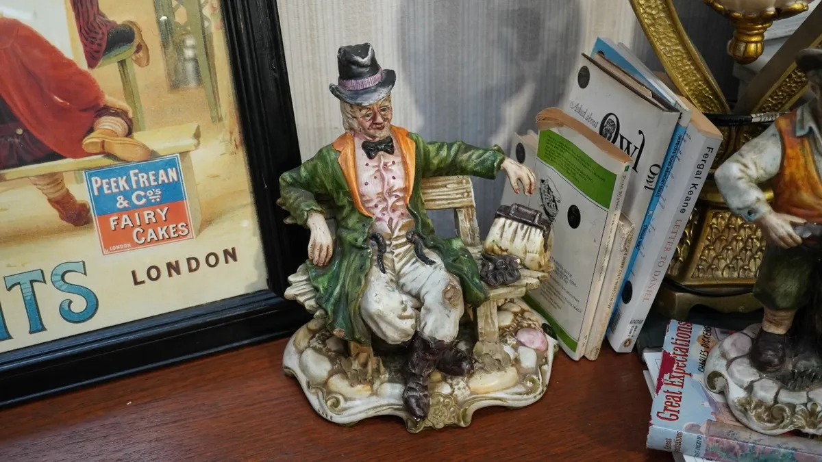 Capodimonte-Style Figurine - Image 1