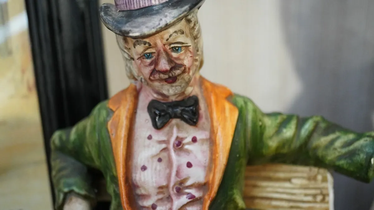 Capodimonte-Style Figurine - Image 3