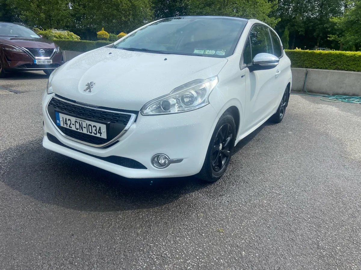 Peugeot 208 1.2 petrol - Image 2