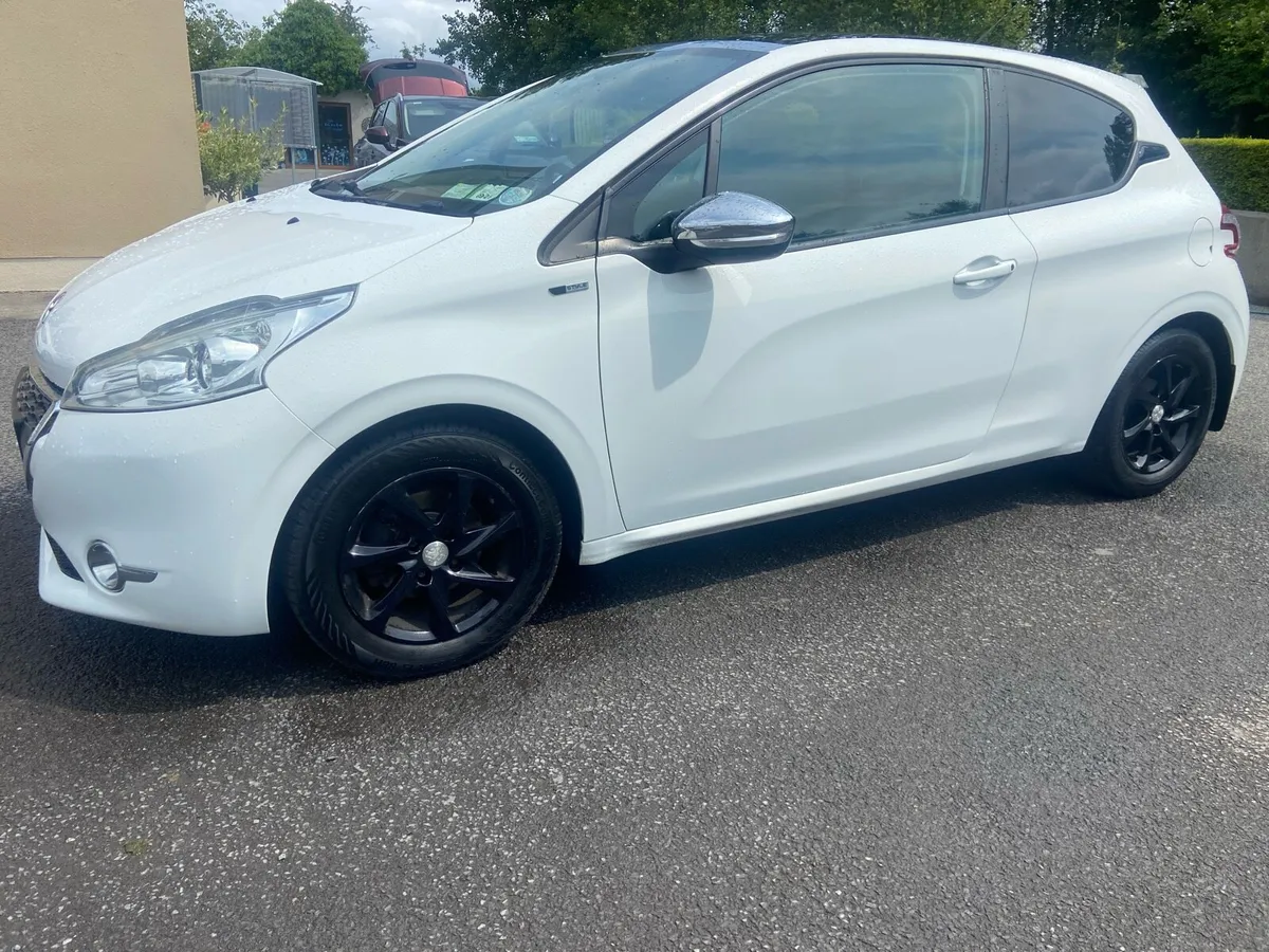 Peugeot 208 1.2 petrol - Image 3