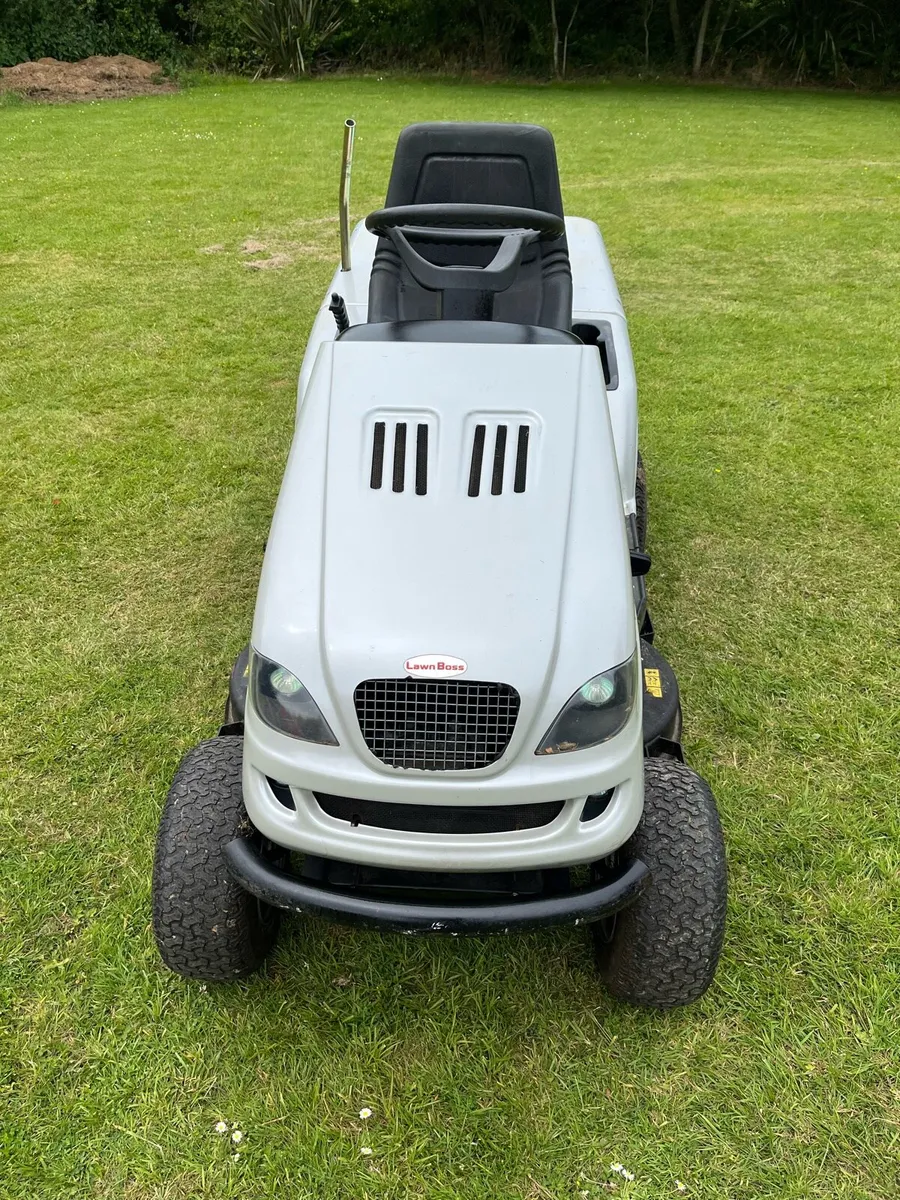 Ride on mower - Image 1