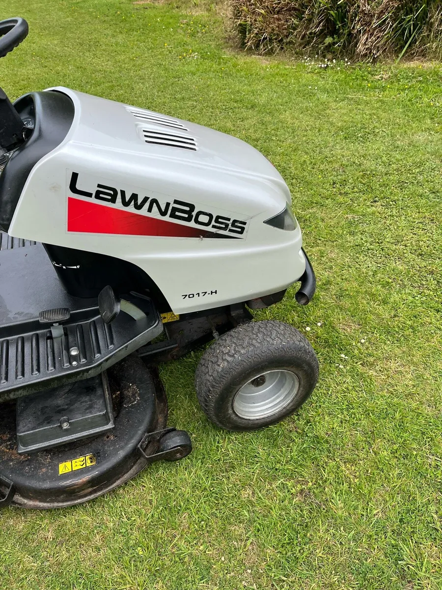 Ride on mower - Image 2