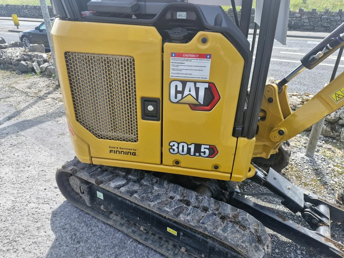 Caterpillar Mini Digger - Image 4