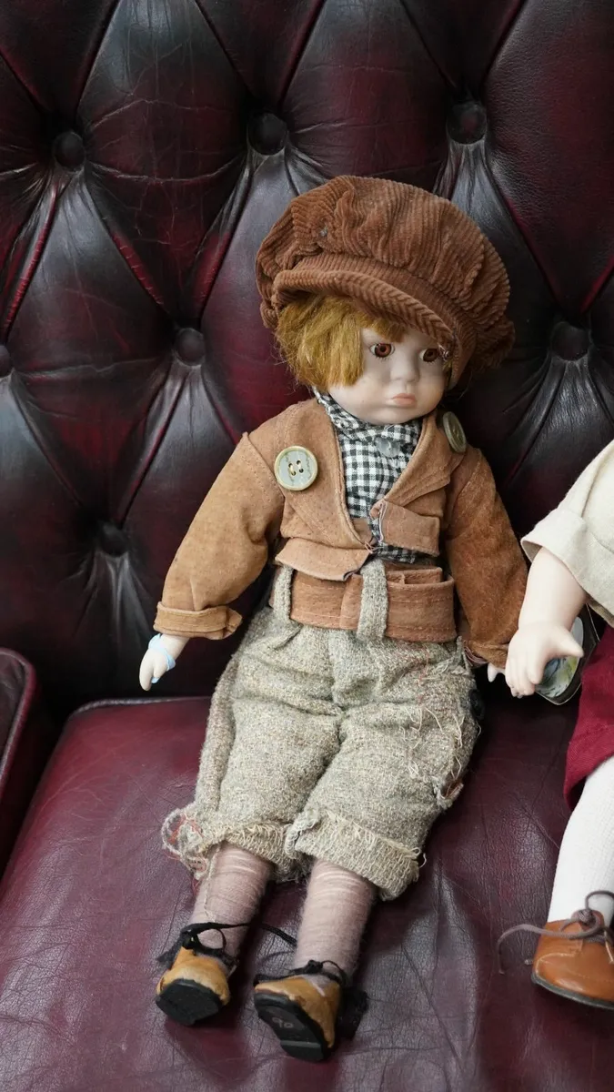 Set of 2 Porcelain Boy Dolls - Image 3