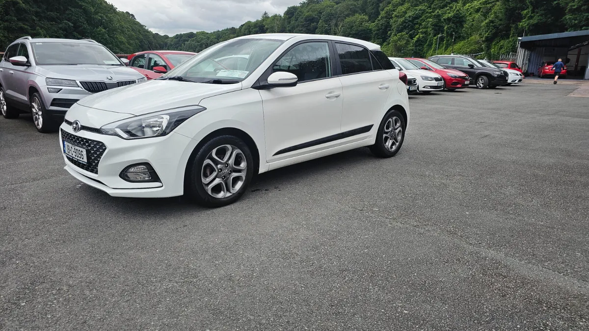 Hyundai i20 2019 DELUXE - Image 2