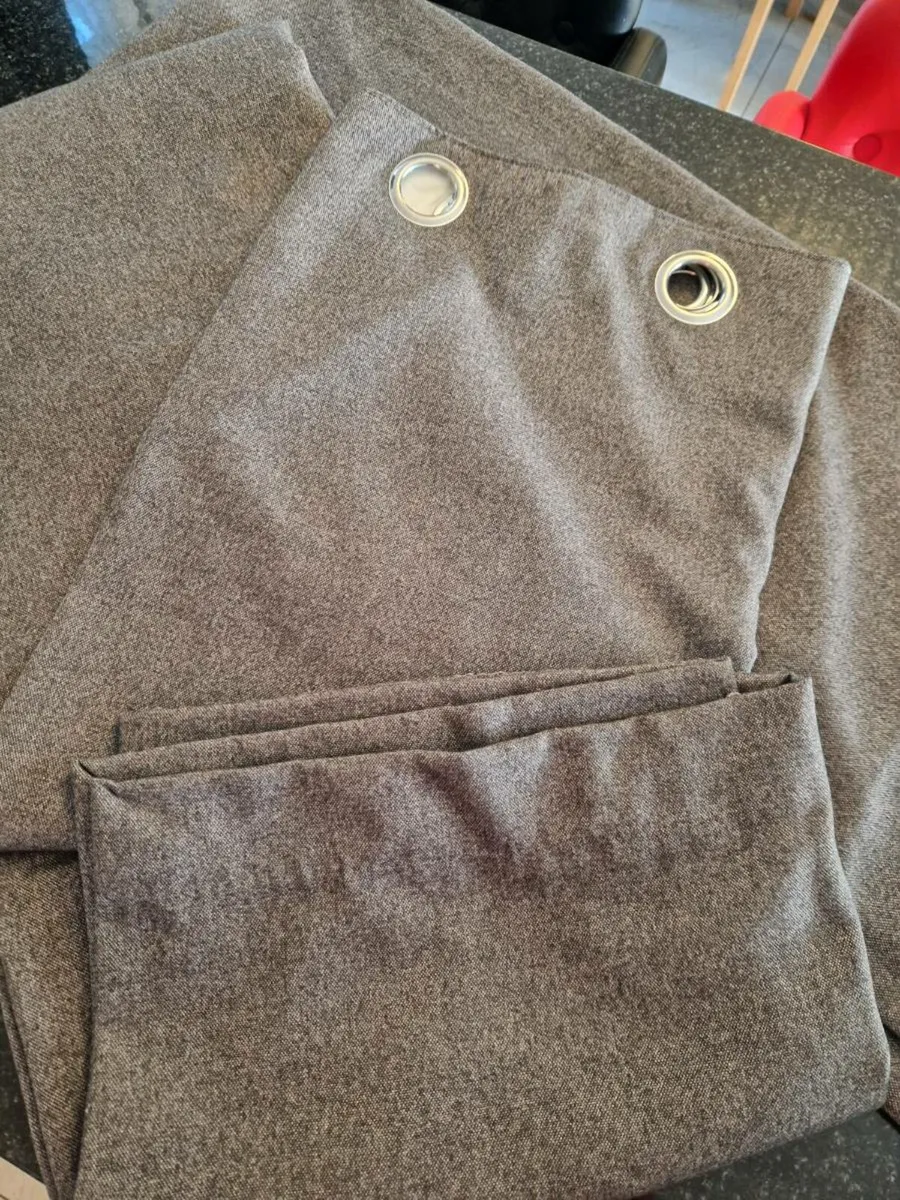 90 x 90 grey fully lined curtains - Image 3
