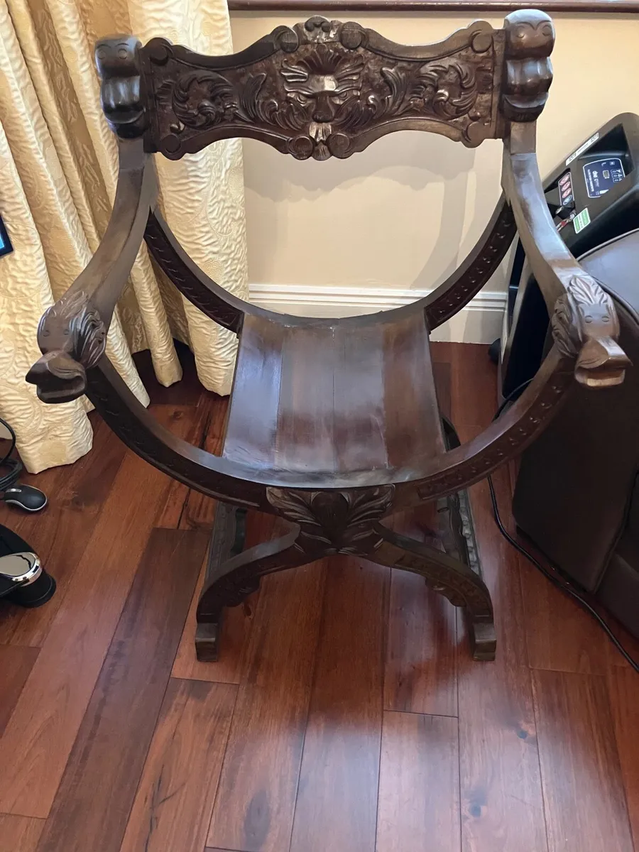 Savanarola Throne Chair - Image 1