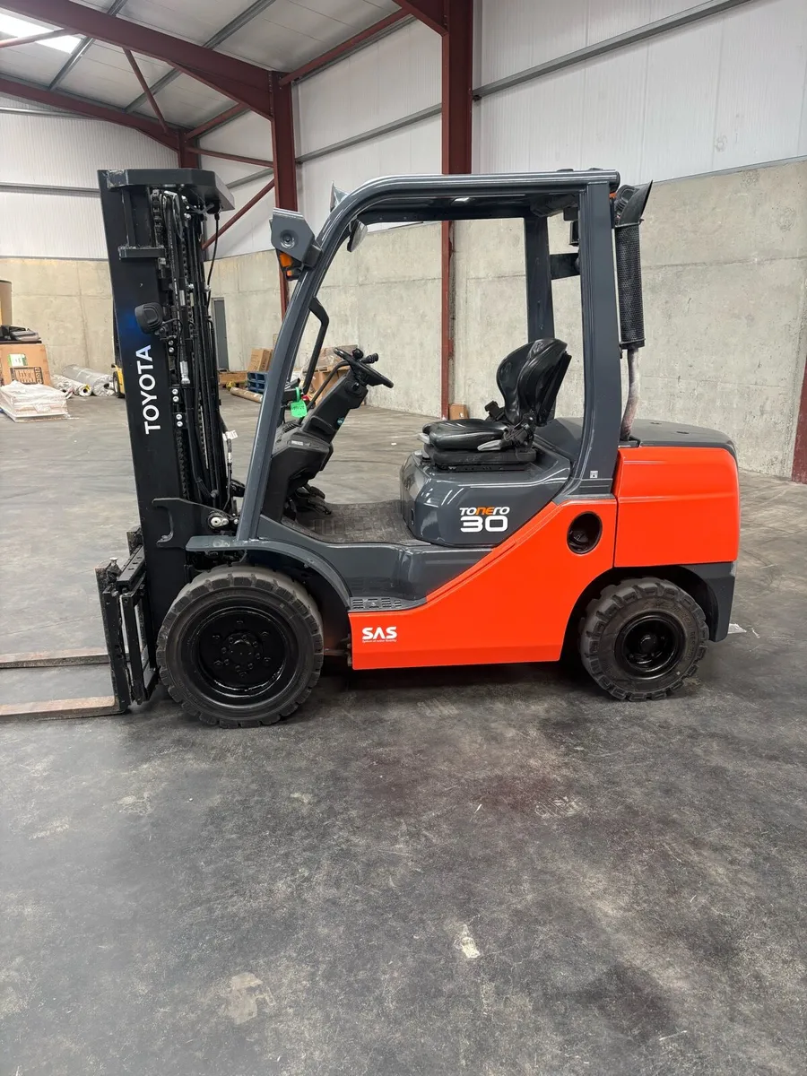 Toyota Forklift - Image 1