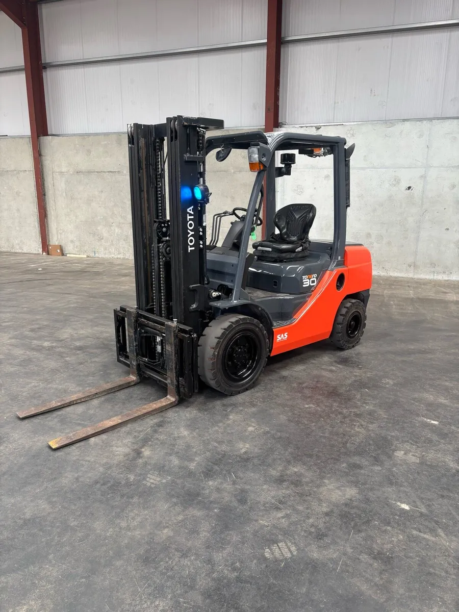 Toyota Forklift - Image 2