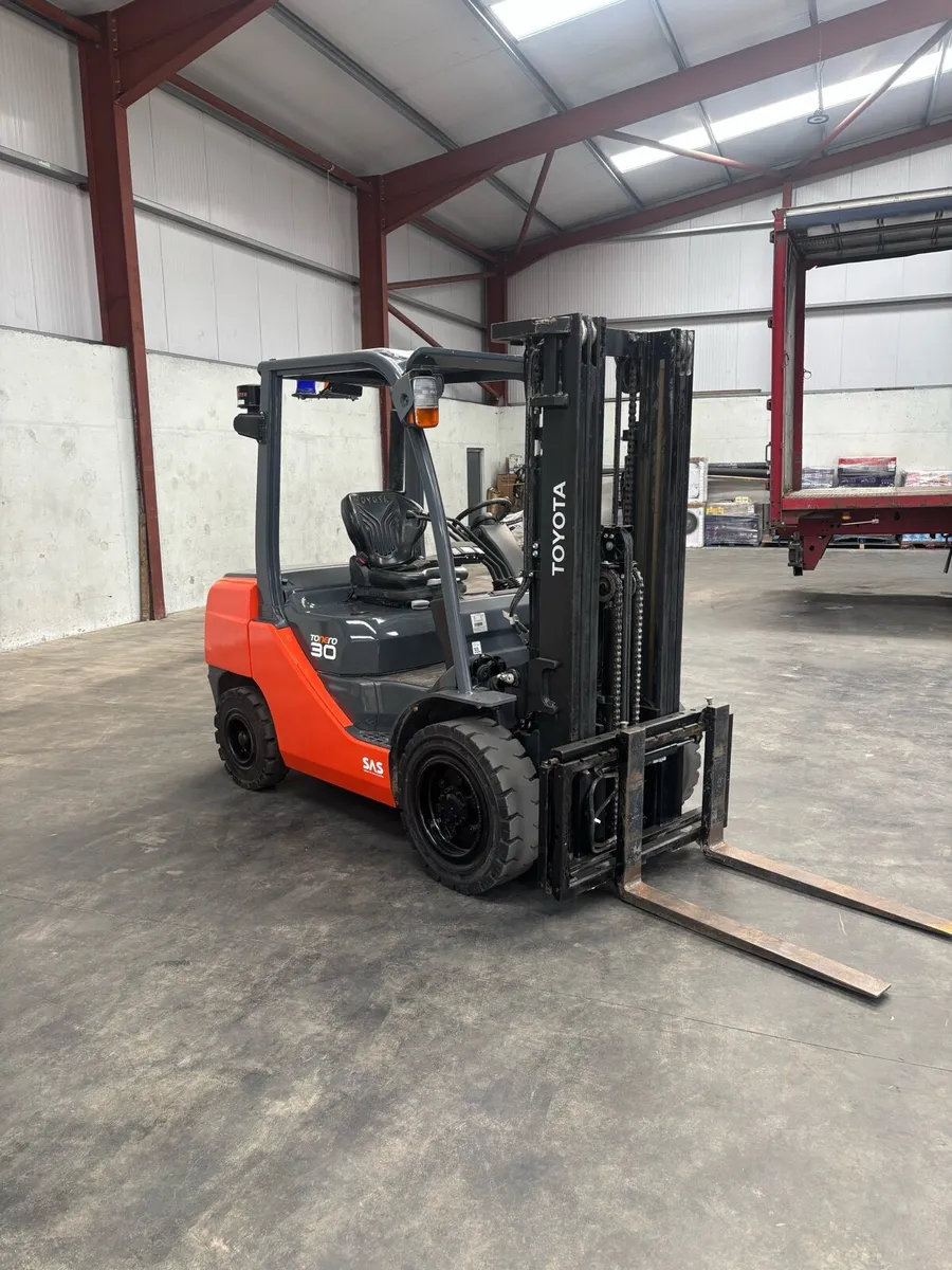 Toyota Forklift - Image 3