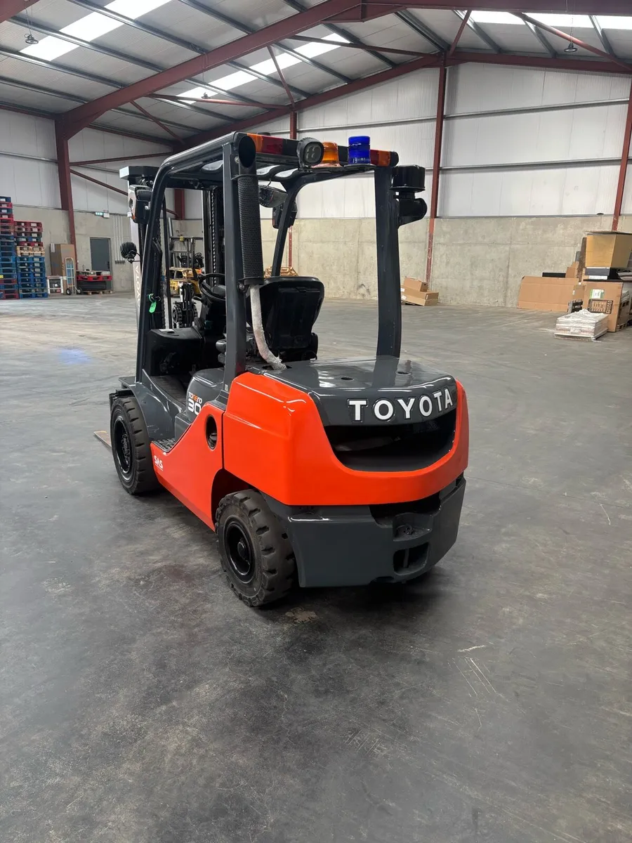 Toyota Forklift - Image 4