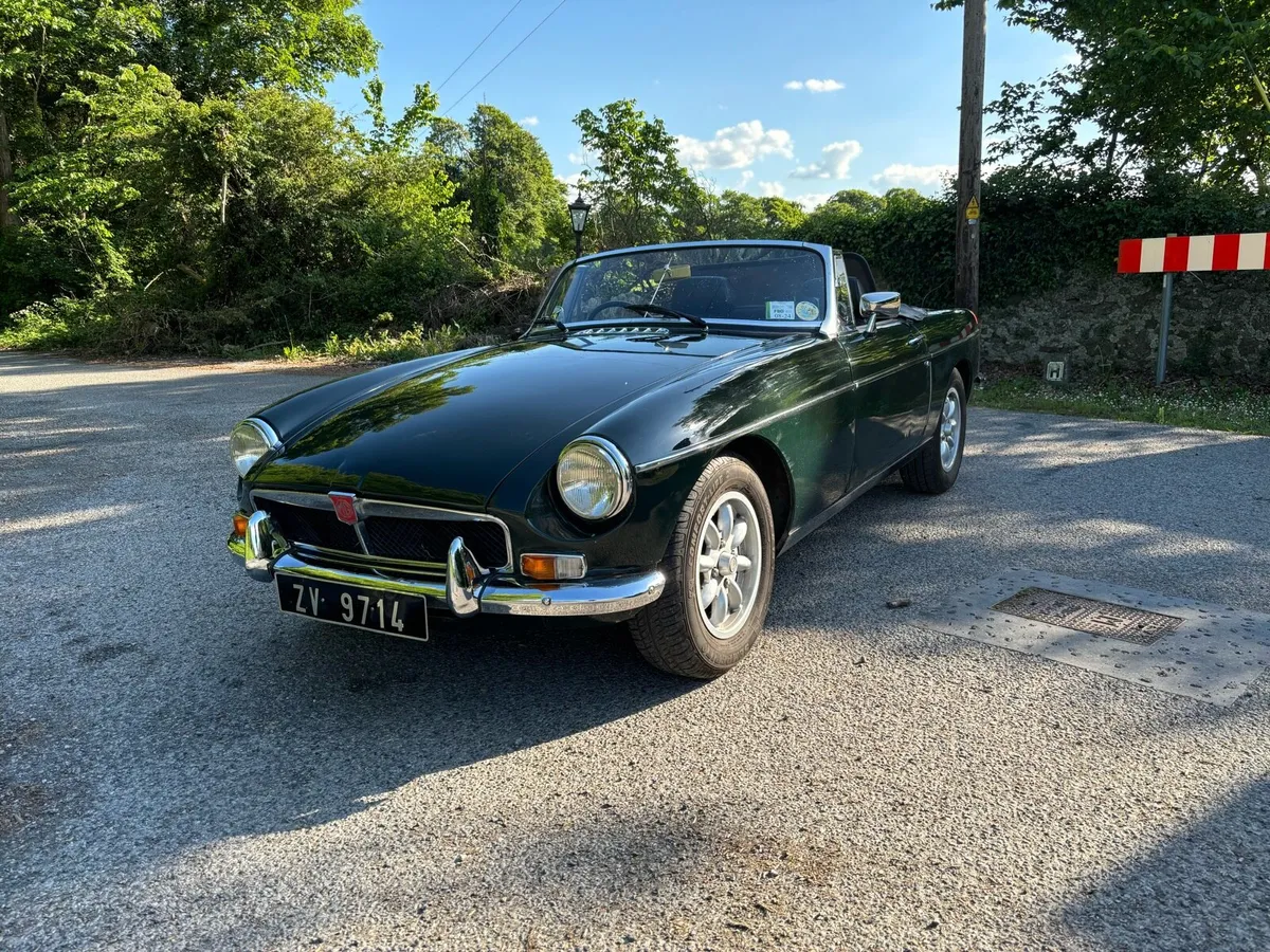 MG B Roadster - Image 2