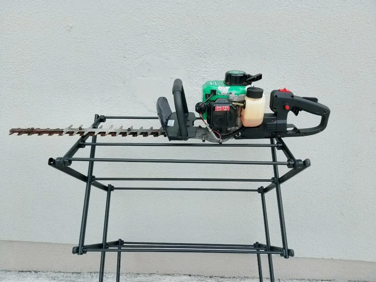 Hedge cutters - Image 1
