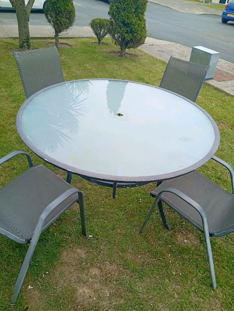 Garden Table and 4 chairs - Image 1