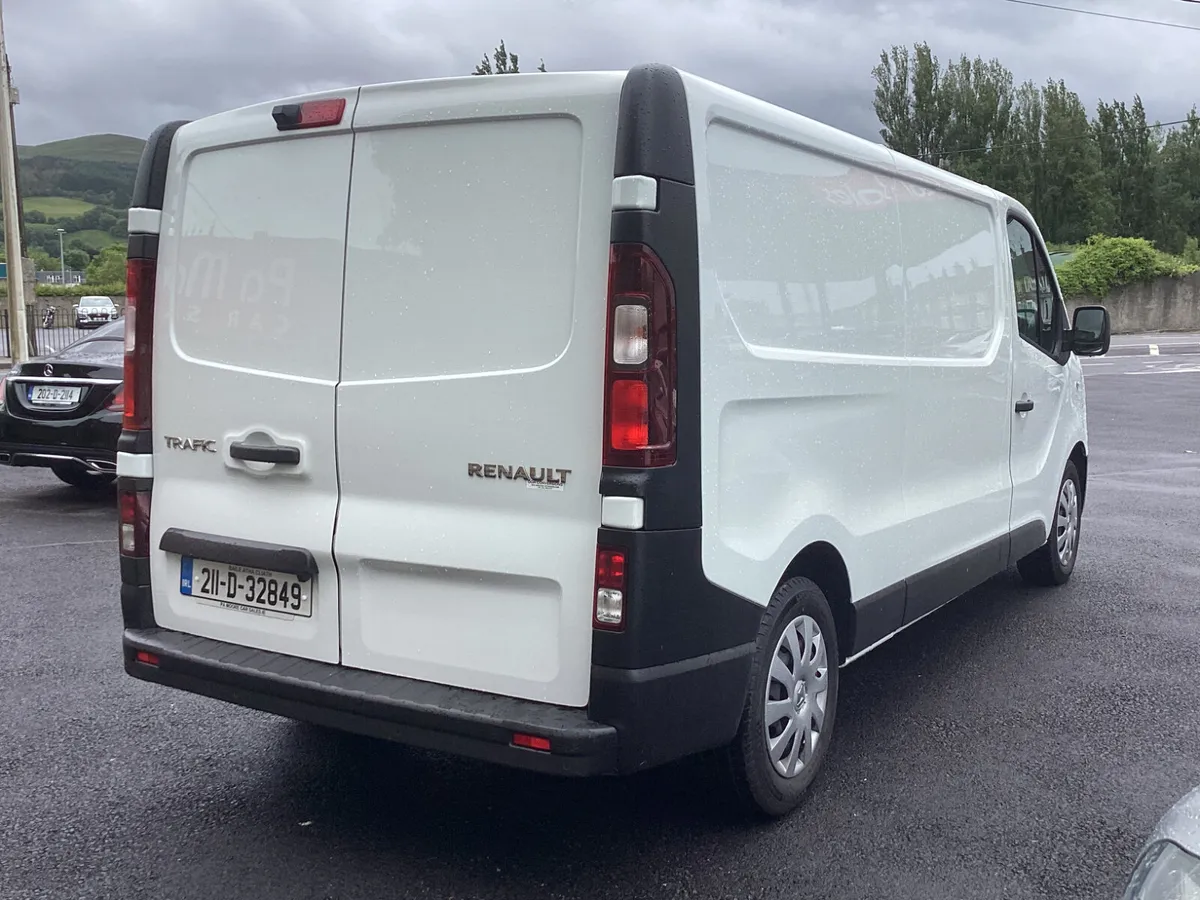 Renault Trafic ** 1 OWNER * CAMERA - Image 3