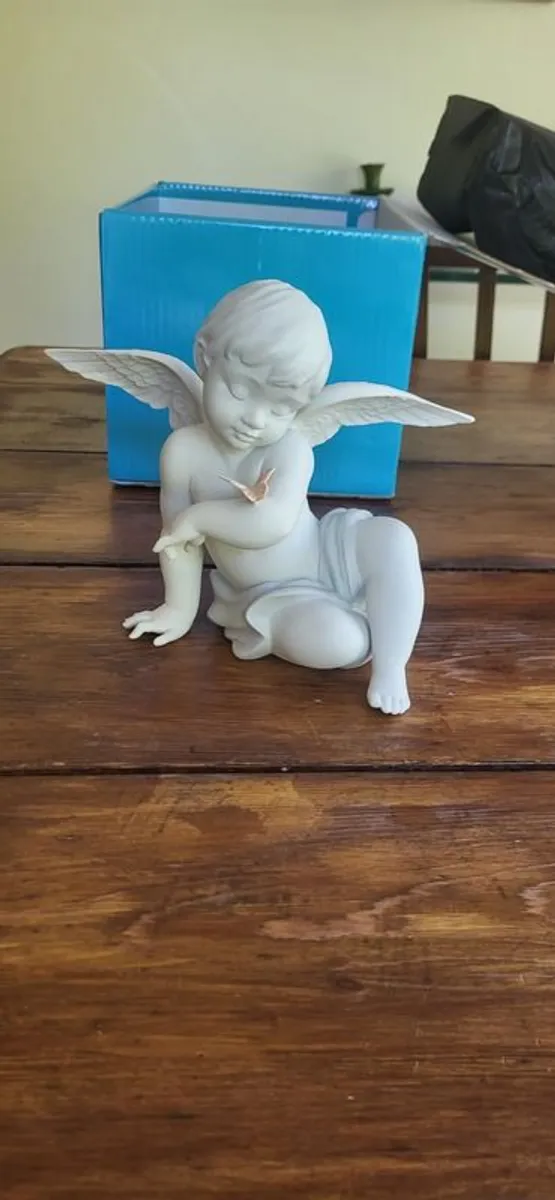 Lladro porcelain ornament - Image 1