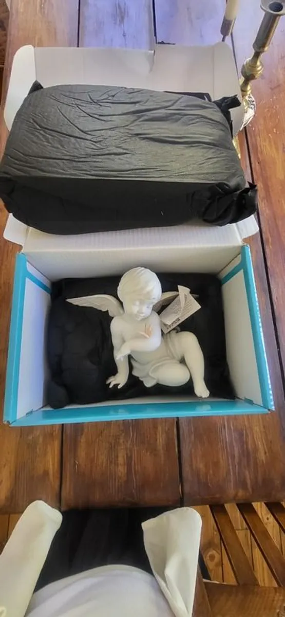 Lladro porcelain ornament - Image 2