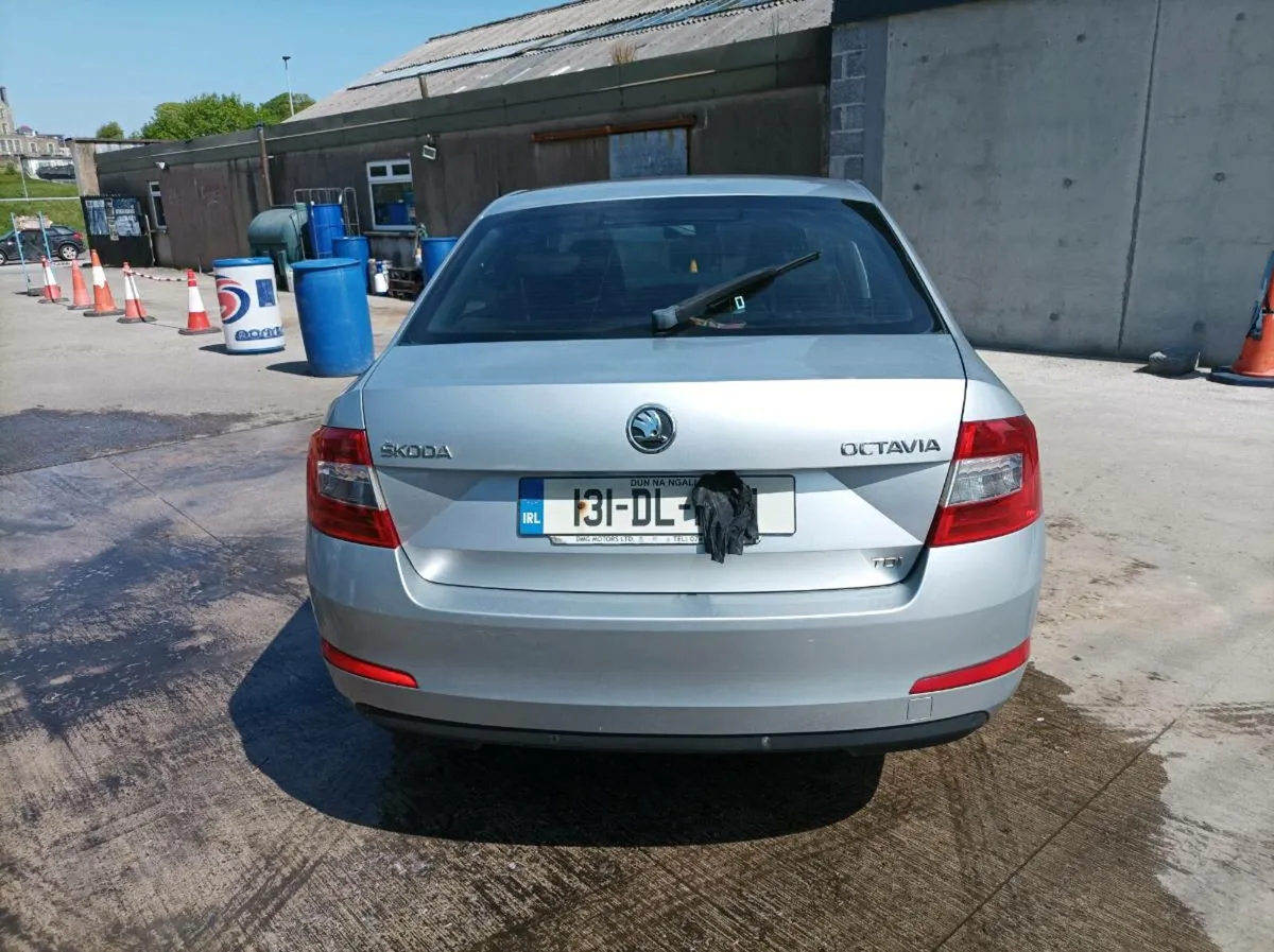 Car - Image 4