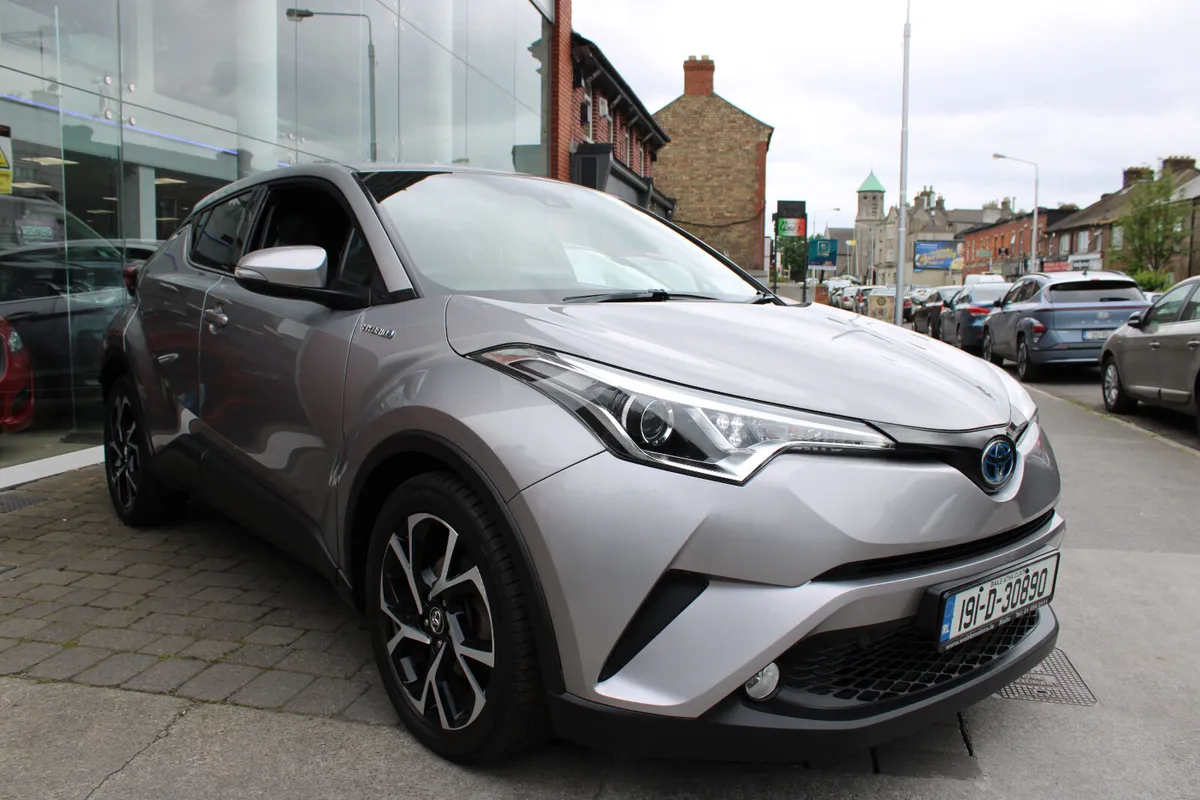 Toyota C-HR SPORT 1.8 PETROL AUTO 2019 - Image 2