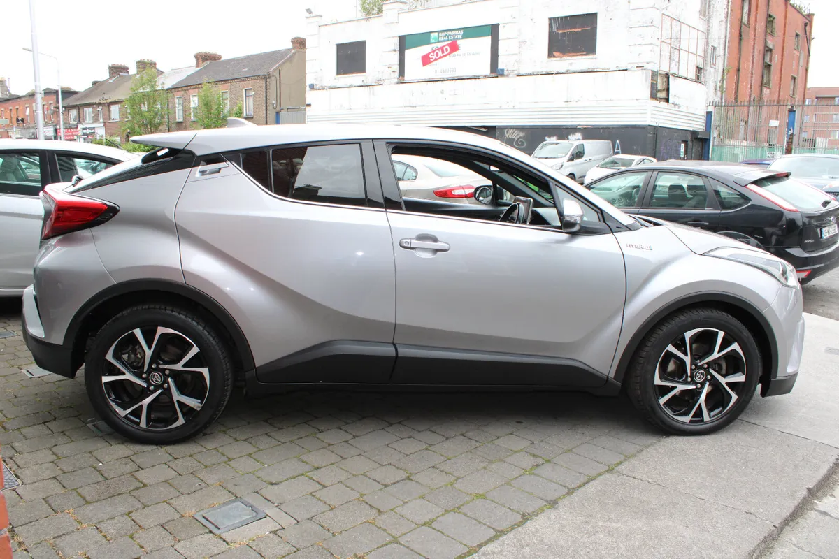 Toyota C-HR SPORT 1.8 PETROL AUTO 2019 - Image 3