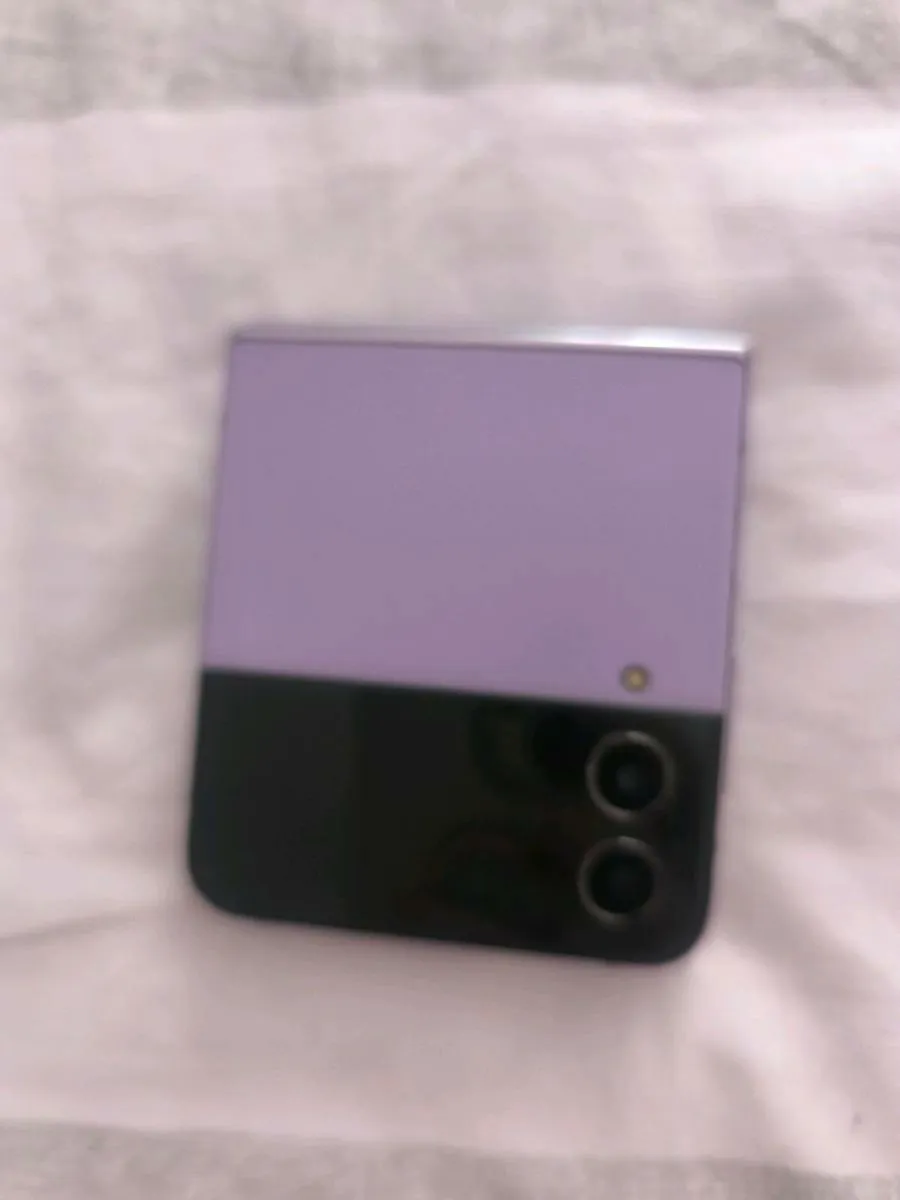 Samsung Flip 4 - Image 1
