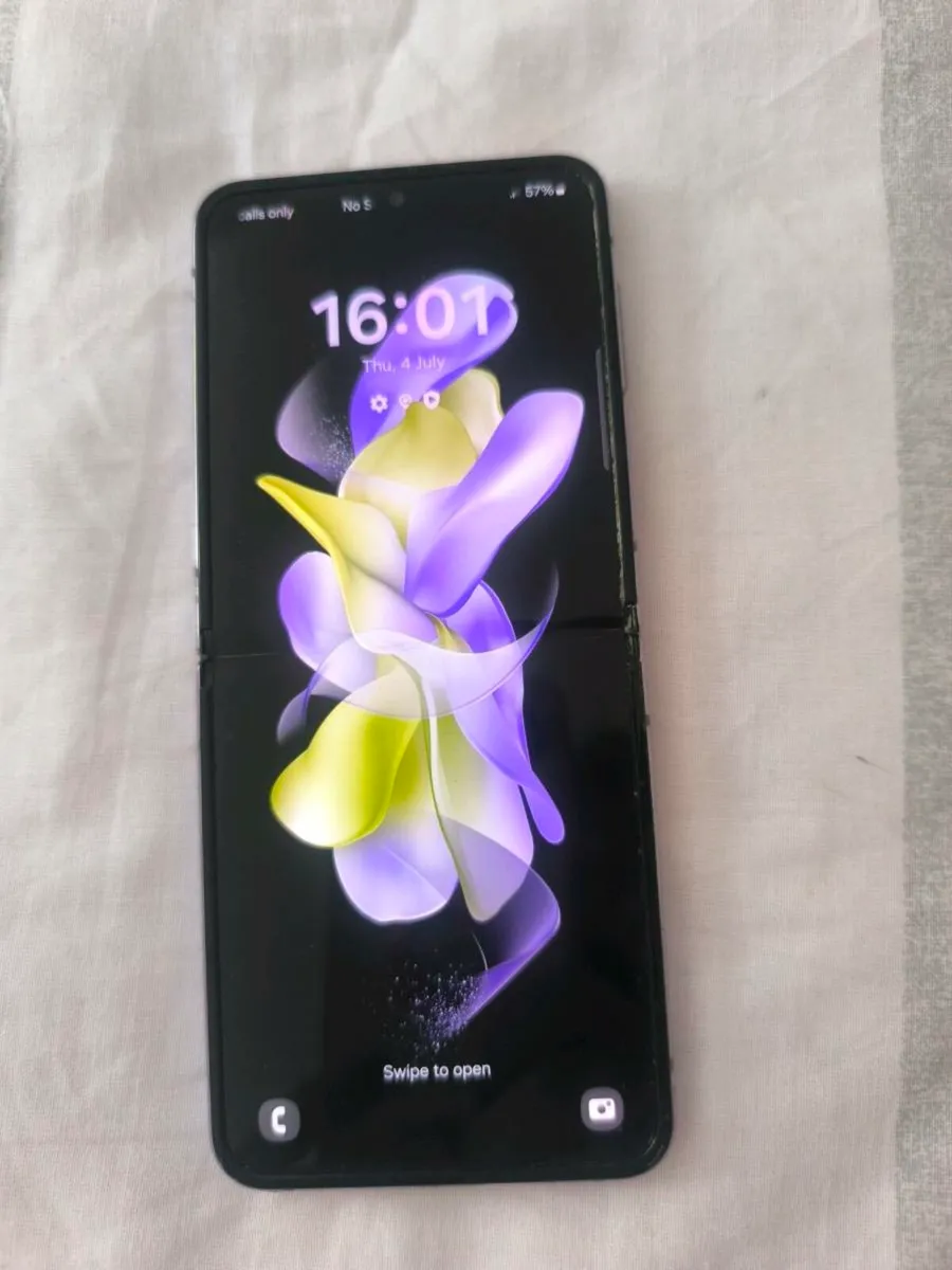 Samsung Flip 4 - Image 4