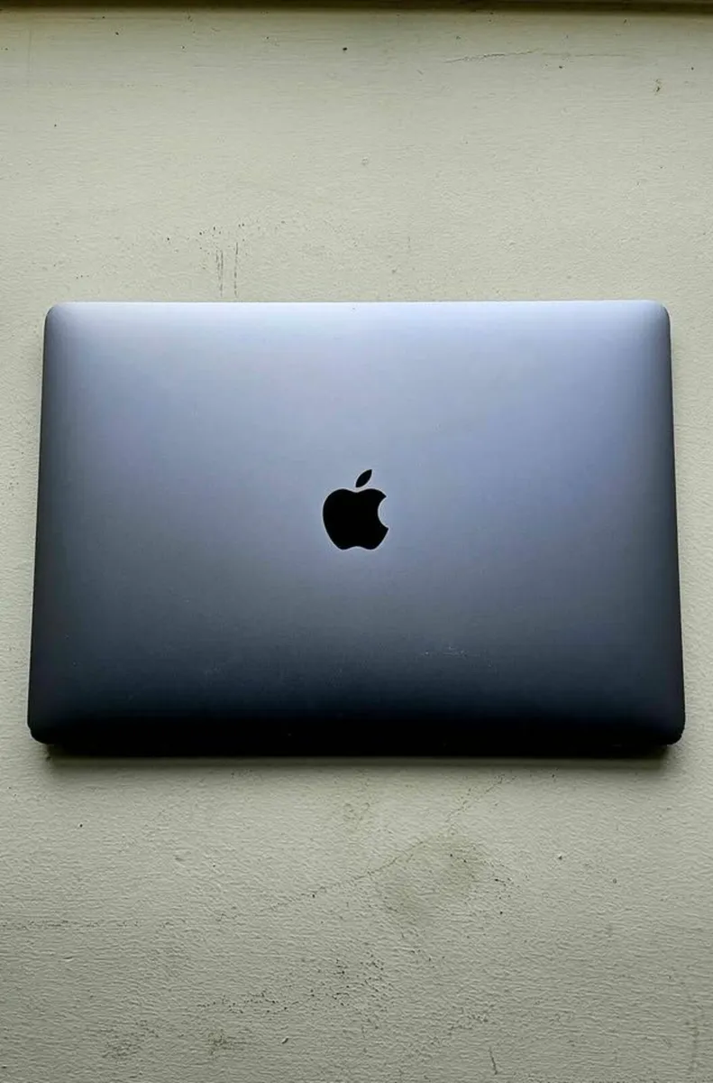 Apple Macbook Air M1 13' (2020) 256gb SSD 8GB RAM - Image 2