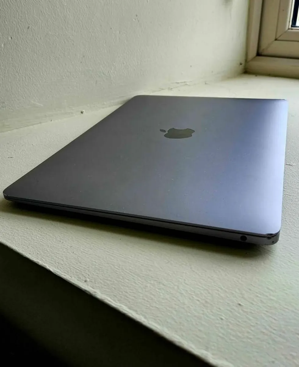 Apple Macbook Air M1 13' (2020) 256gb SSD 8GB RAM - Image 4