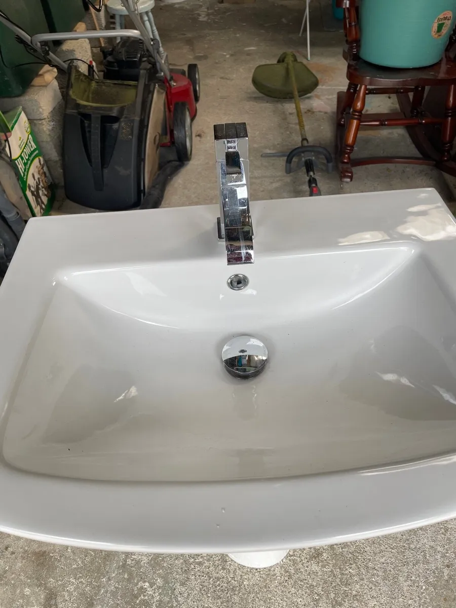 Bathroom basin/pedestal(White). 62x 48cmx85cm - Image 2