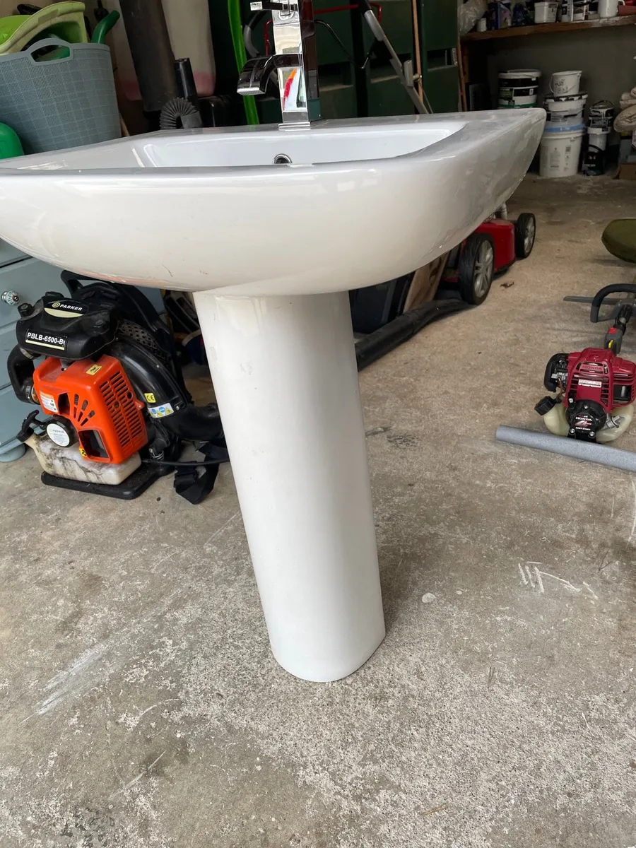 Bathroom basin/pedestal(White). 62x 48cmx85cm - Image 4