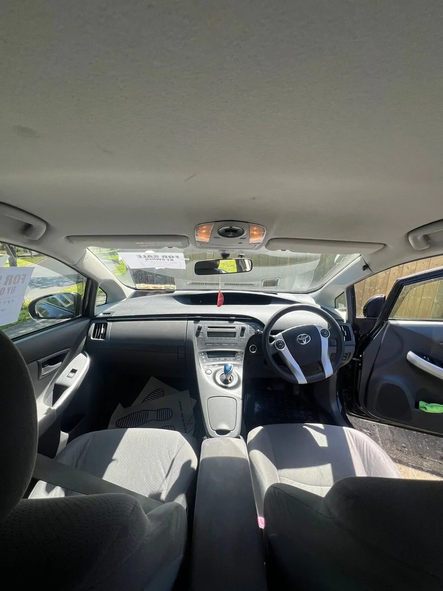 Toyota Prius🚗 - Image 2