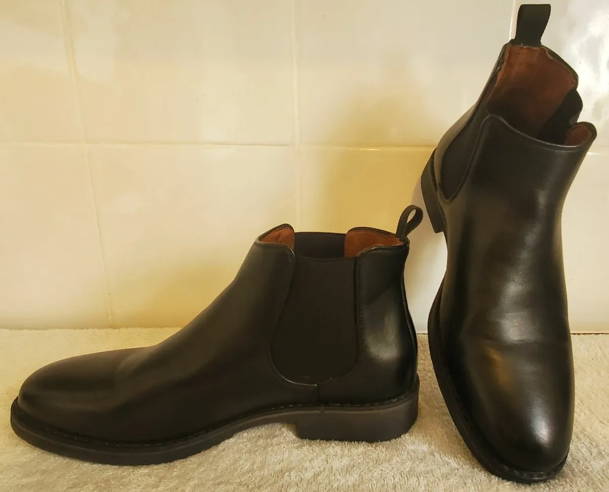 Chelsea Boots Size 40 as New - Image 3
