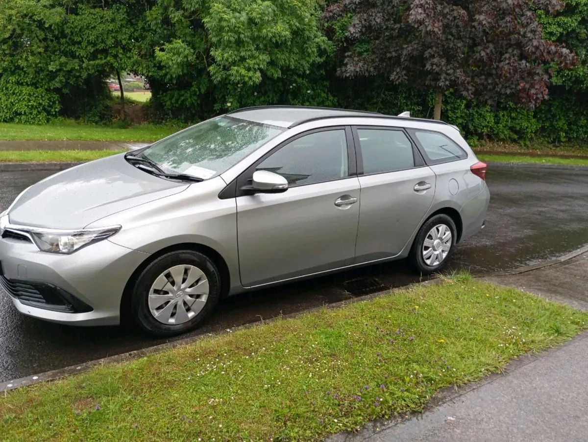 Toyota auris d4d diesel estate 152 - Image 4