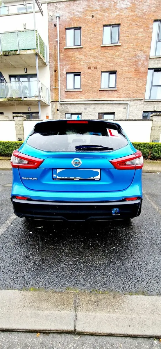 Nissan Qashqai SV Manual with Sunroof - Image 2