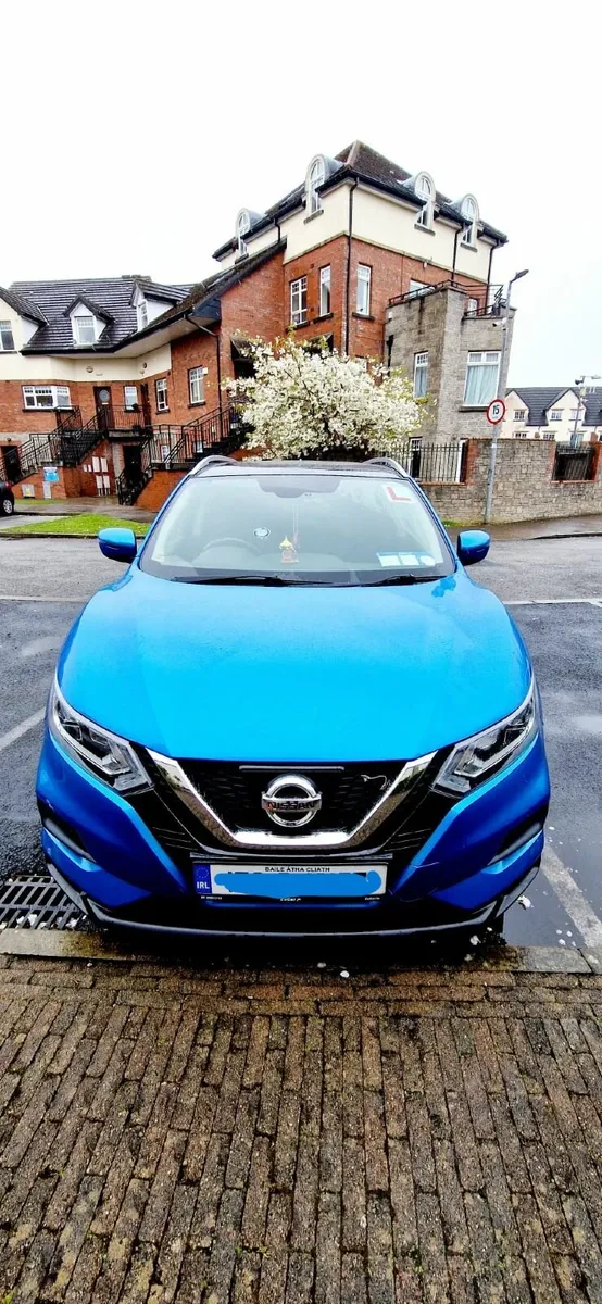Nissan Qashqai SV Manual with Sunroof - Image 1