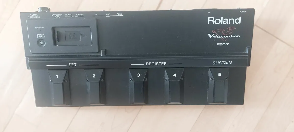 Roland FR7 Virtual accordion 120 bass - Image 2