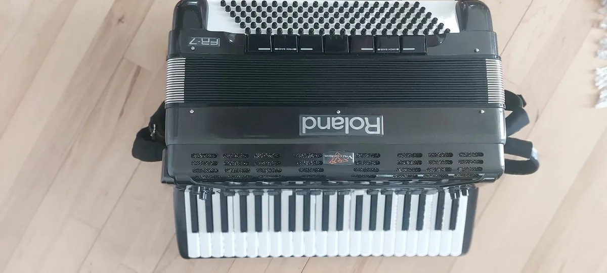 Roland FR7 Virtual accordion 120 bass - Image 3