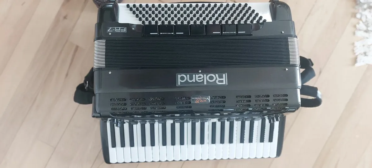 Roland FR7 Virtual accordion 120 bass - Image 4