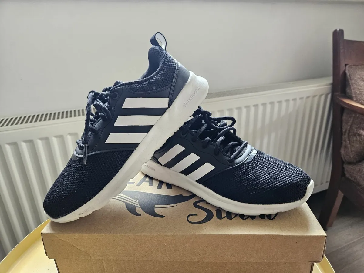 Adidas QT Racer Children size 4 Black FY8320 - Image 1