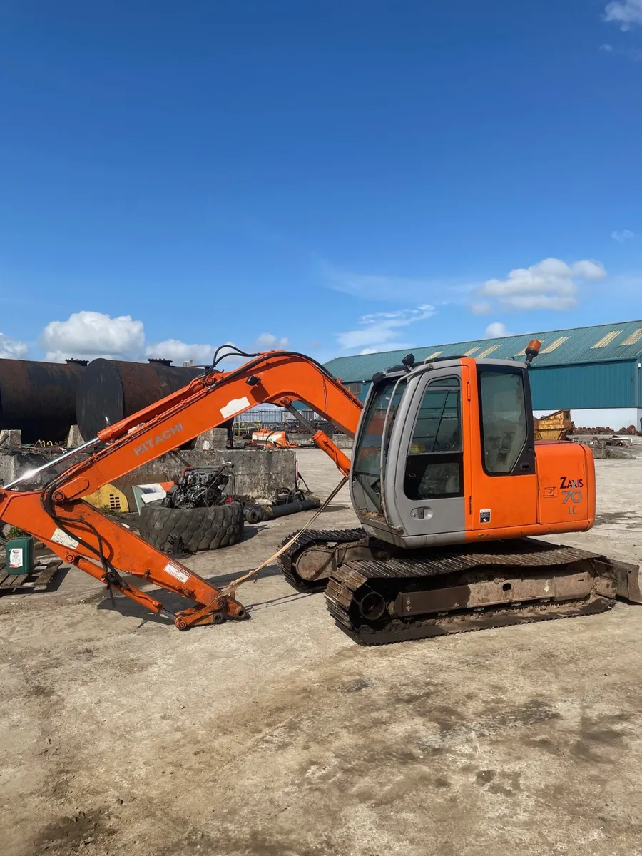 Hitachi ZX70LC Dismantling - Image 1