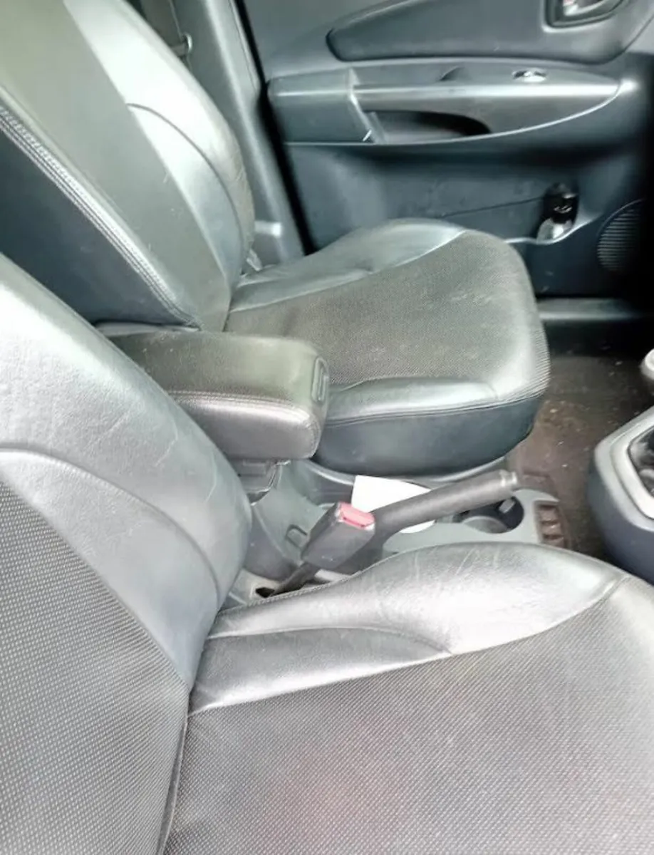 Hyundai Tucson 2008 - Image 2