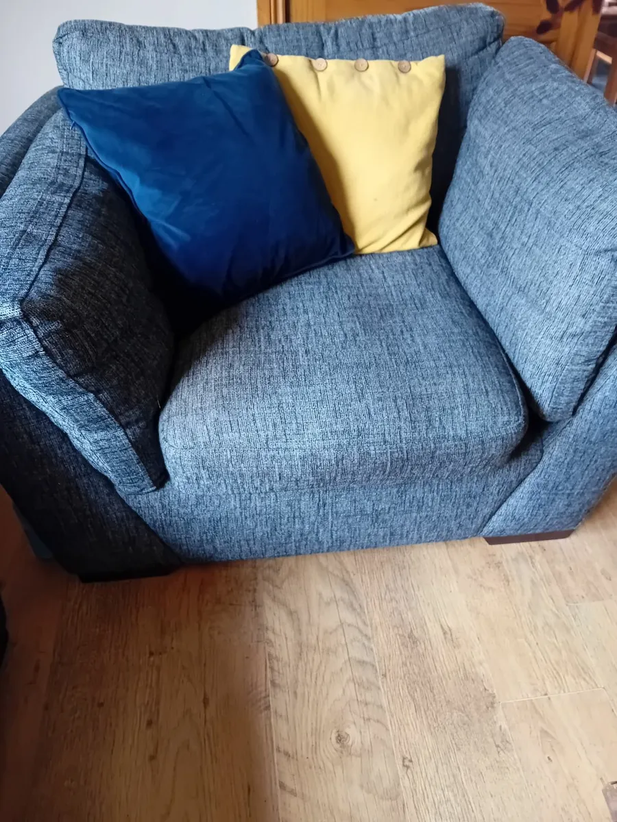 Suite of furniture - Image 2