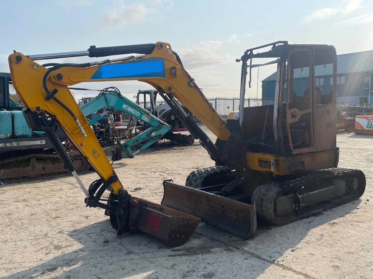 JCB 56Z-2 Dismantling - Image 3
