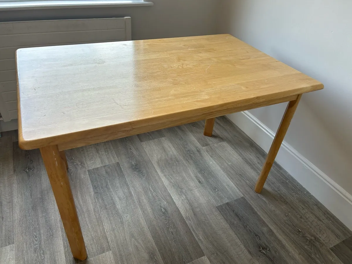 Kitchen table and chairs - Image 1