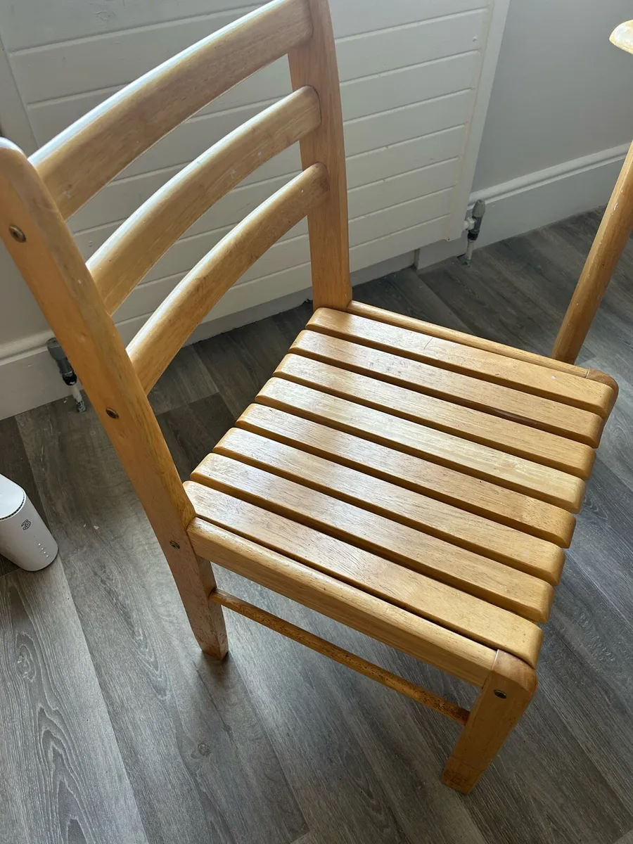 Kitchen table and chairs - Image 2