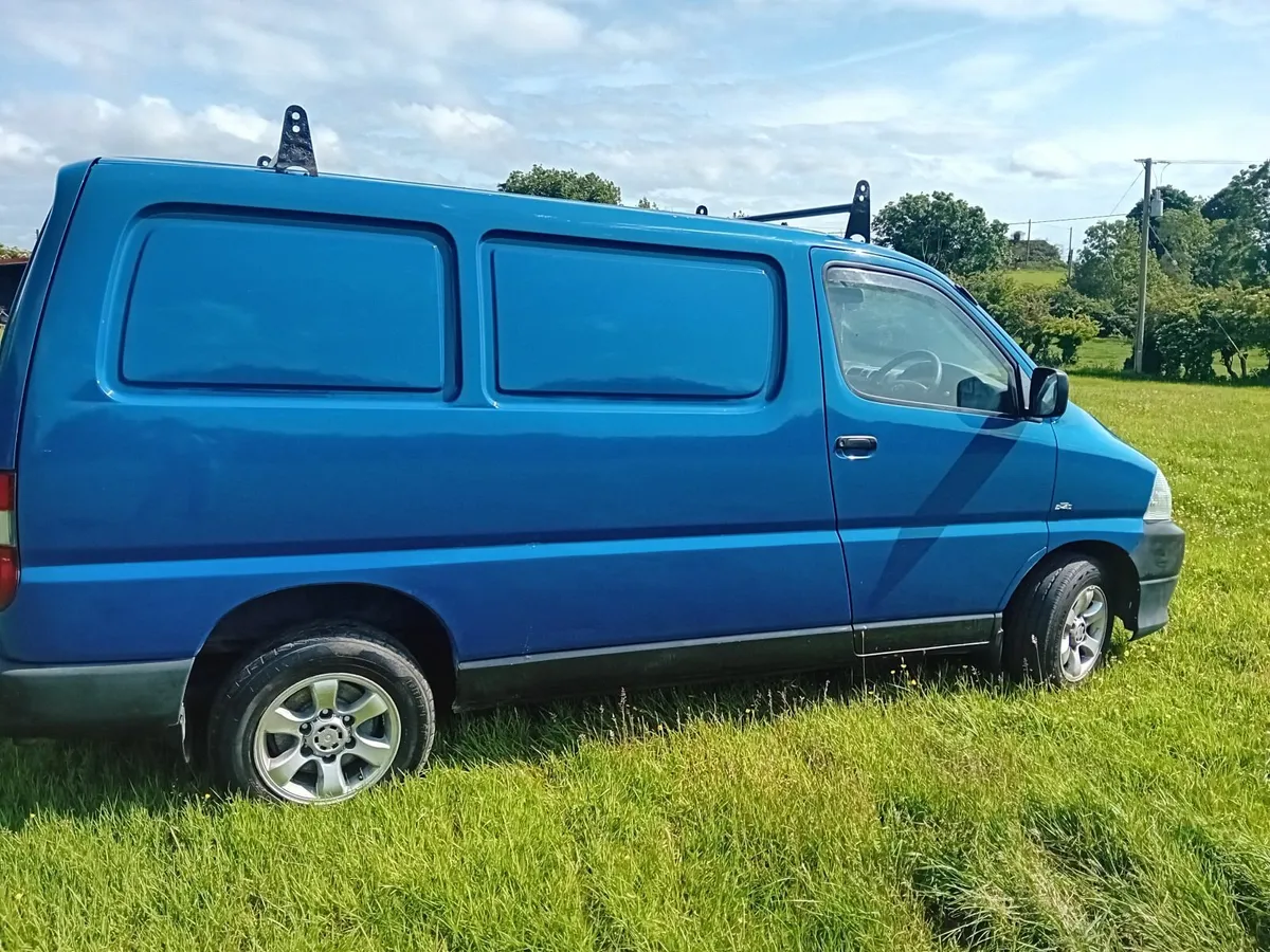 Toyota HiAce 2007 - Image 2