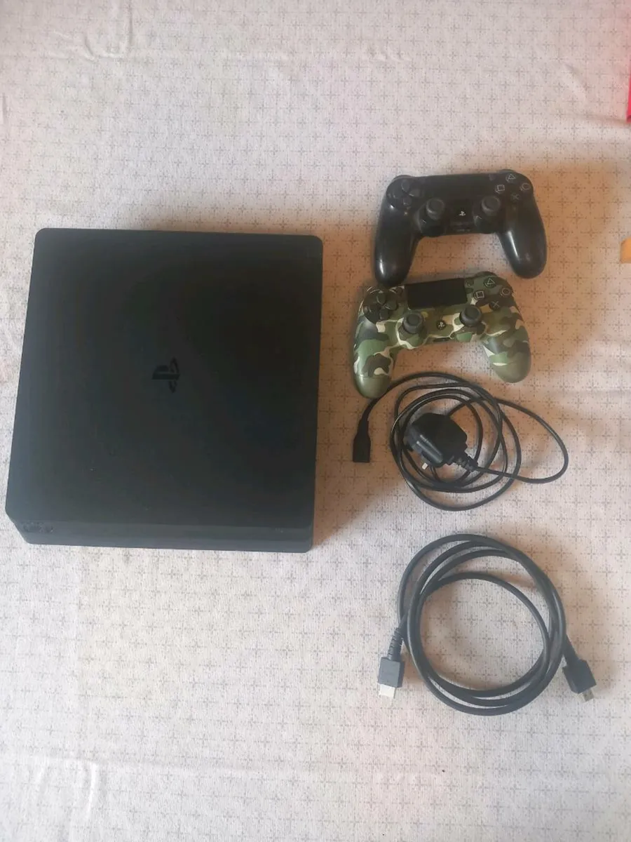 Ps4 pro with controllers - Image 1