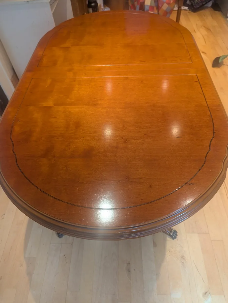 Dining table - Image 1