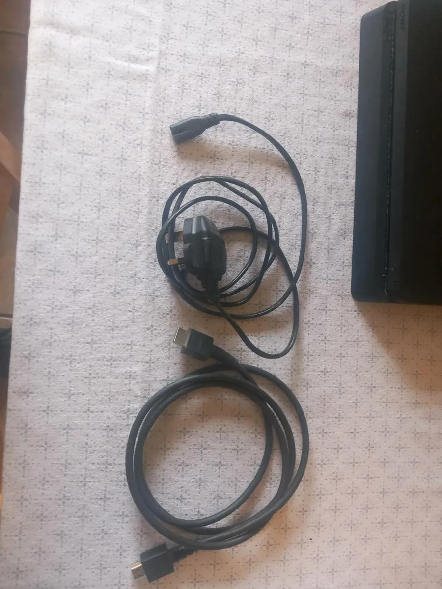 Ps4 pro with controllers - Image 3