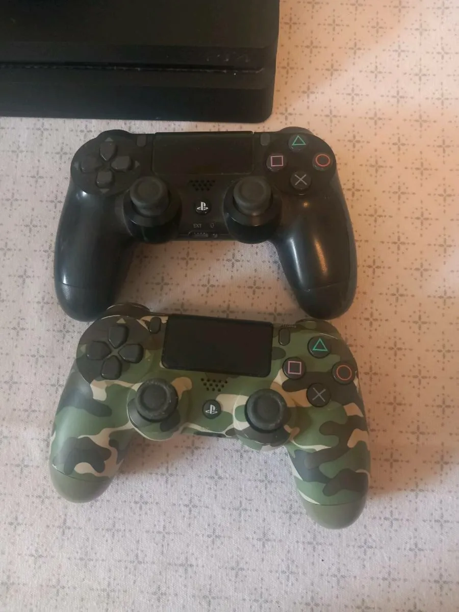Ps4 pro with controllers - Image 4